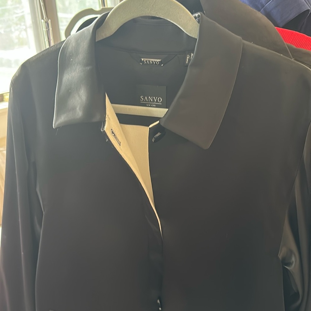 Sanyo Sophisticated button down Shirt/Blazer/Throw-on Medium